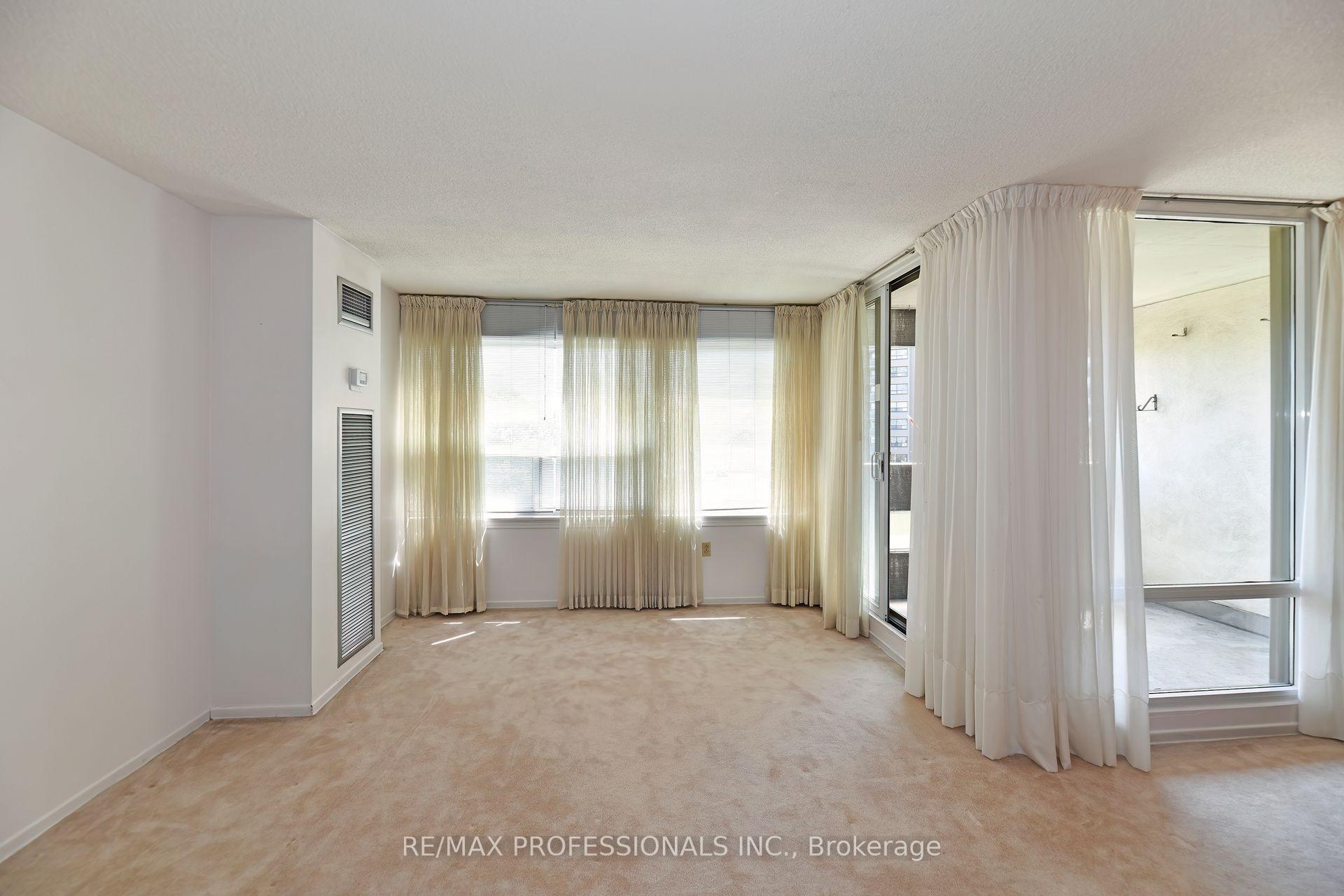 3 Bedrooms Condo at 475 The West Mall, Toronto For sale