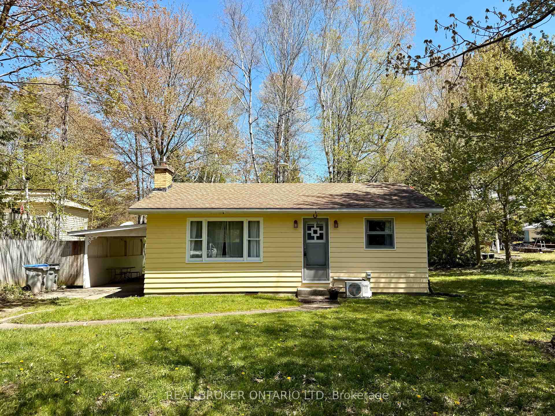 9684 Maylard Avenue, Lambton Shores, ON N0N 1J3