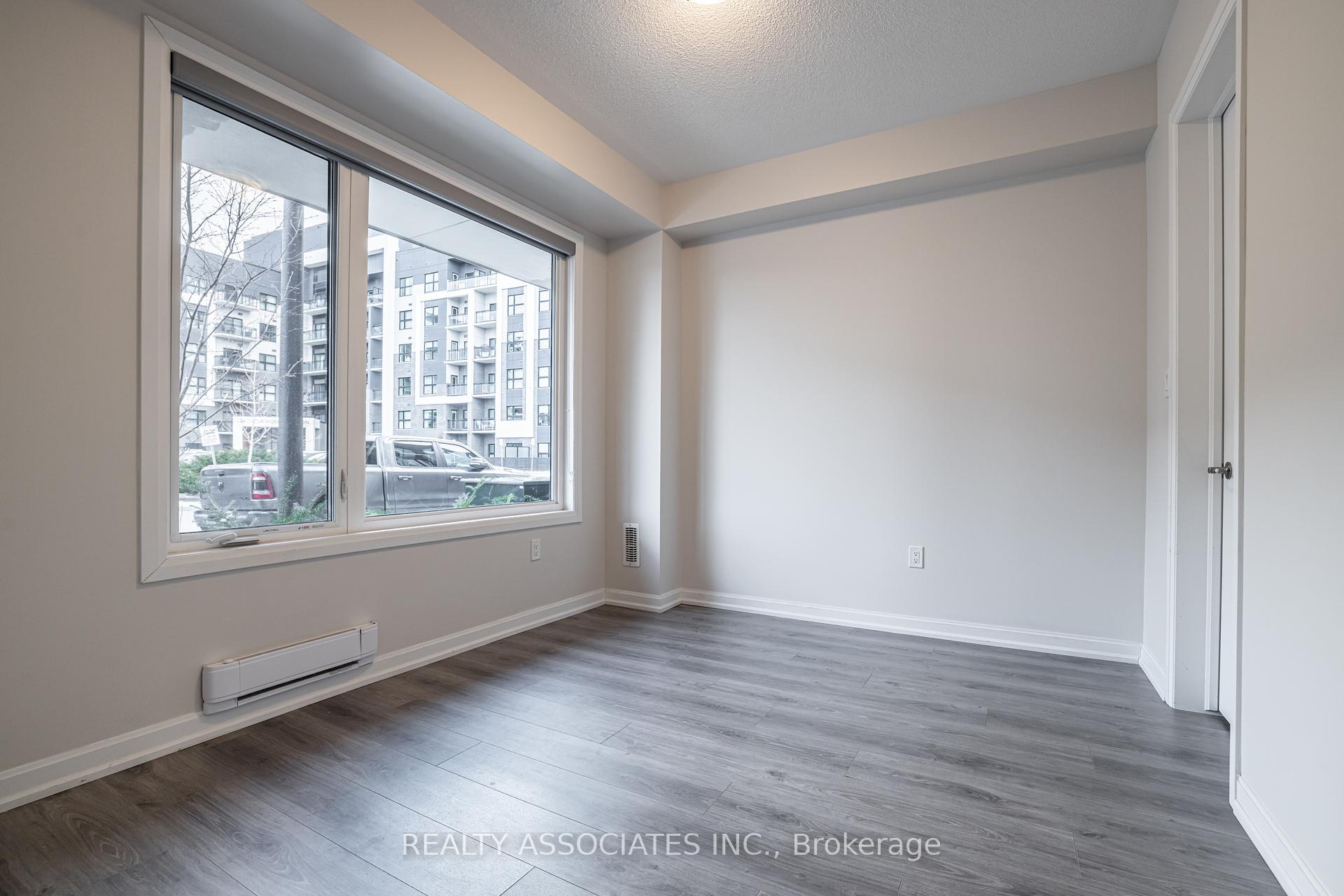 4 Bedrooms Condo at 133 Grovewood, Oakville For sale