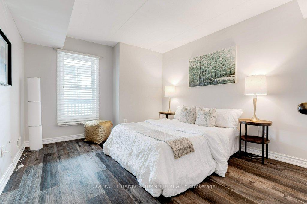 2 Bedrooms Condo at 2040 Cleaver,  Burlington For sale