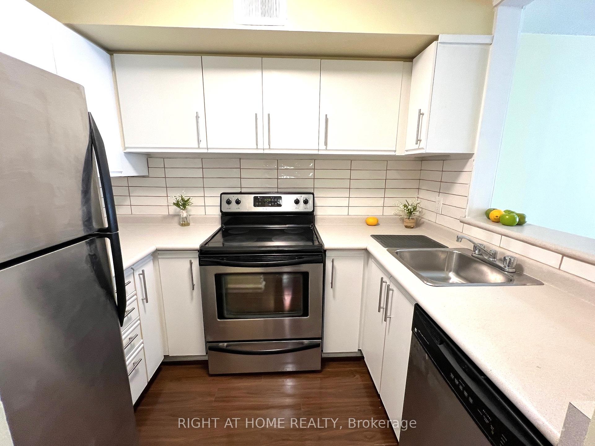 2 Bedrooms Condo at 92 King, Toronto For sale