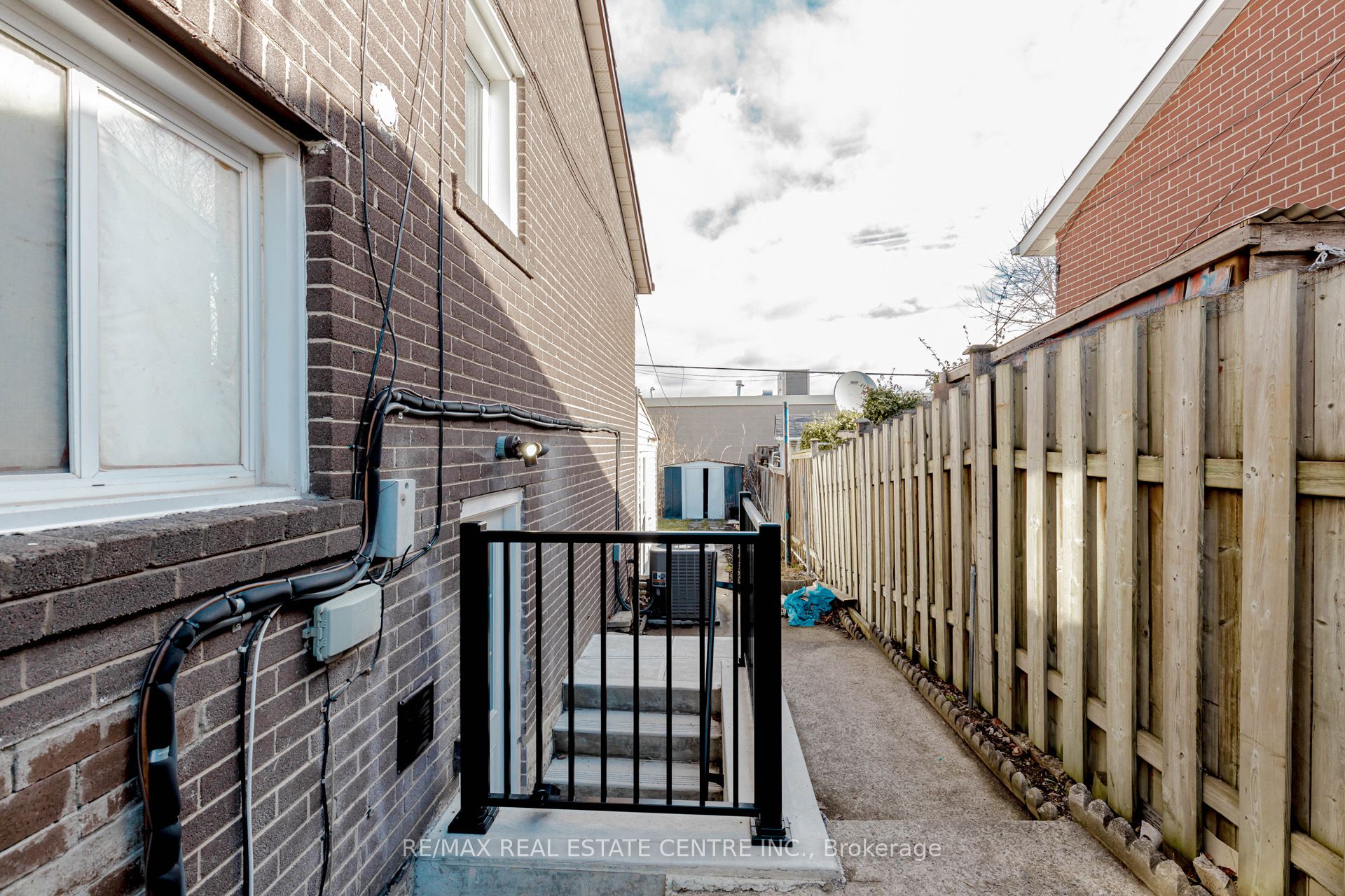 15 Benton Street