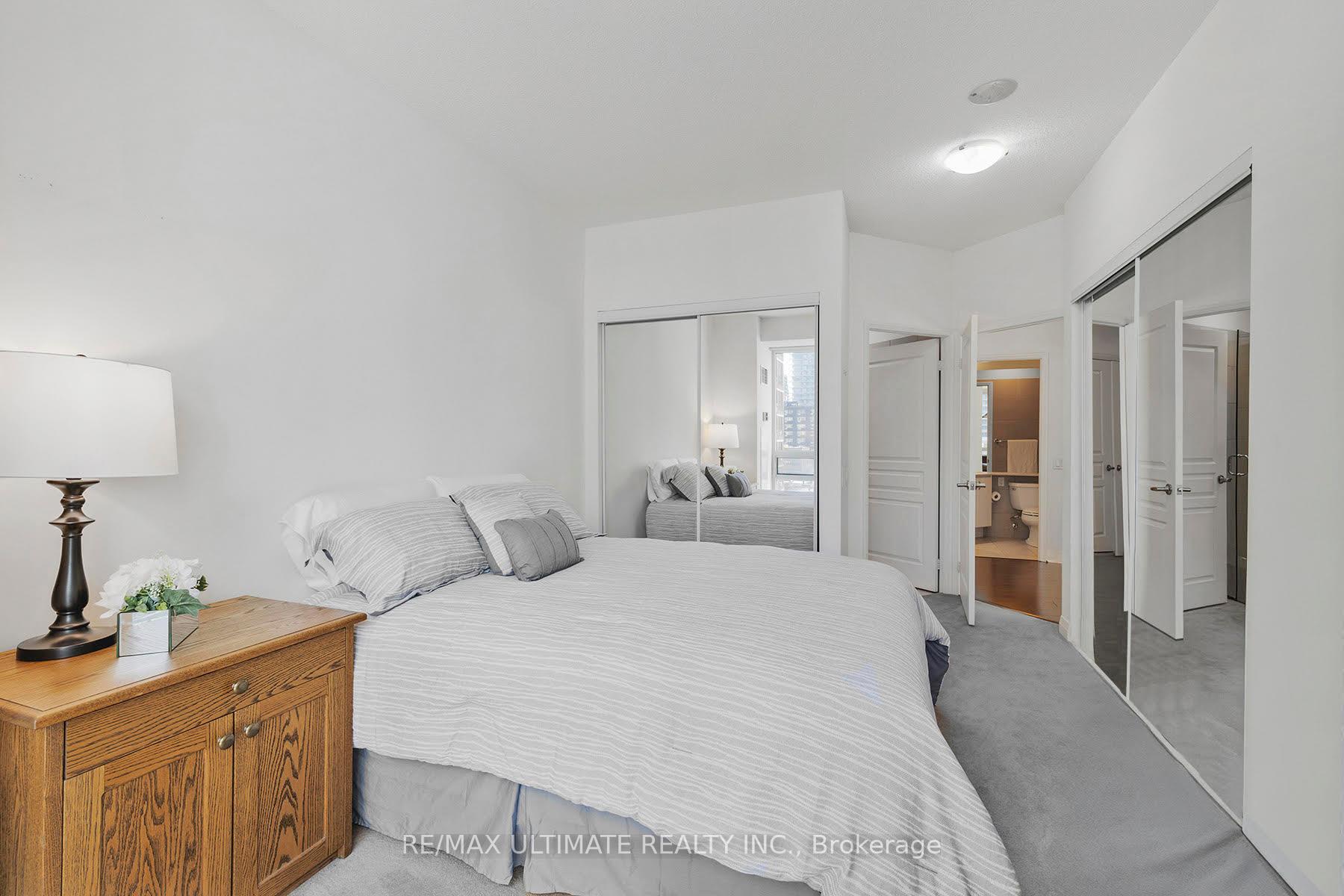 2 Bedrooms Condo at 1121 Bay, Toronto For sale