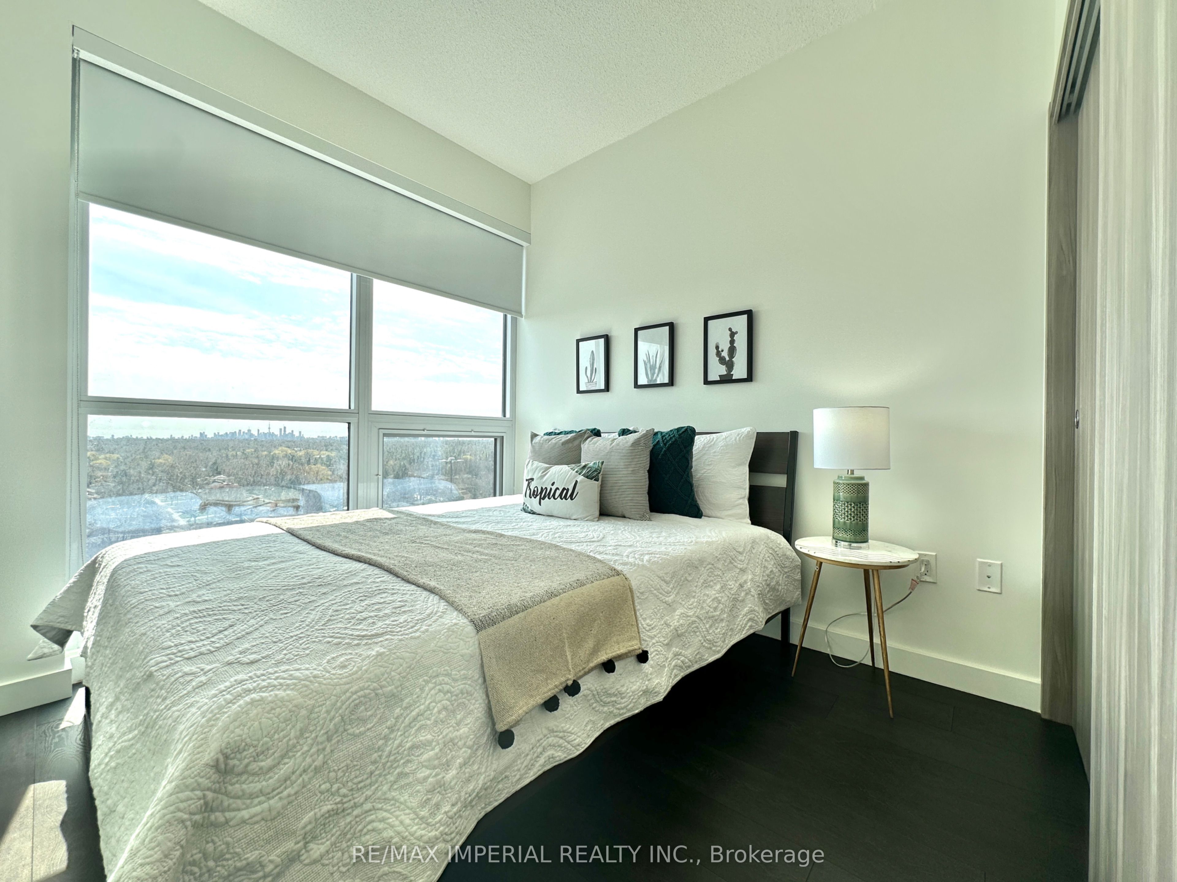85 McMahon Drive, #1806