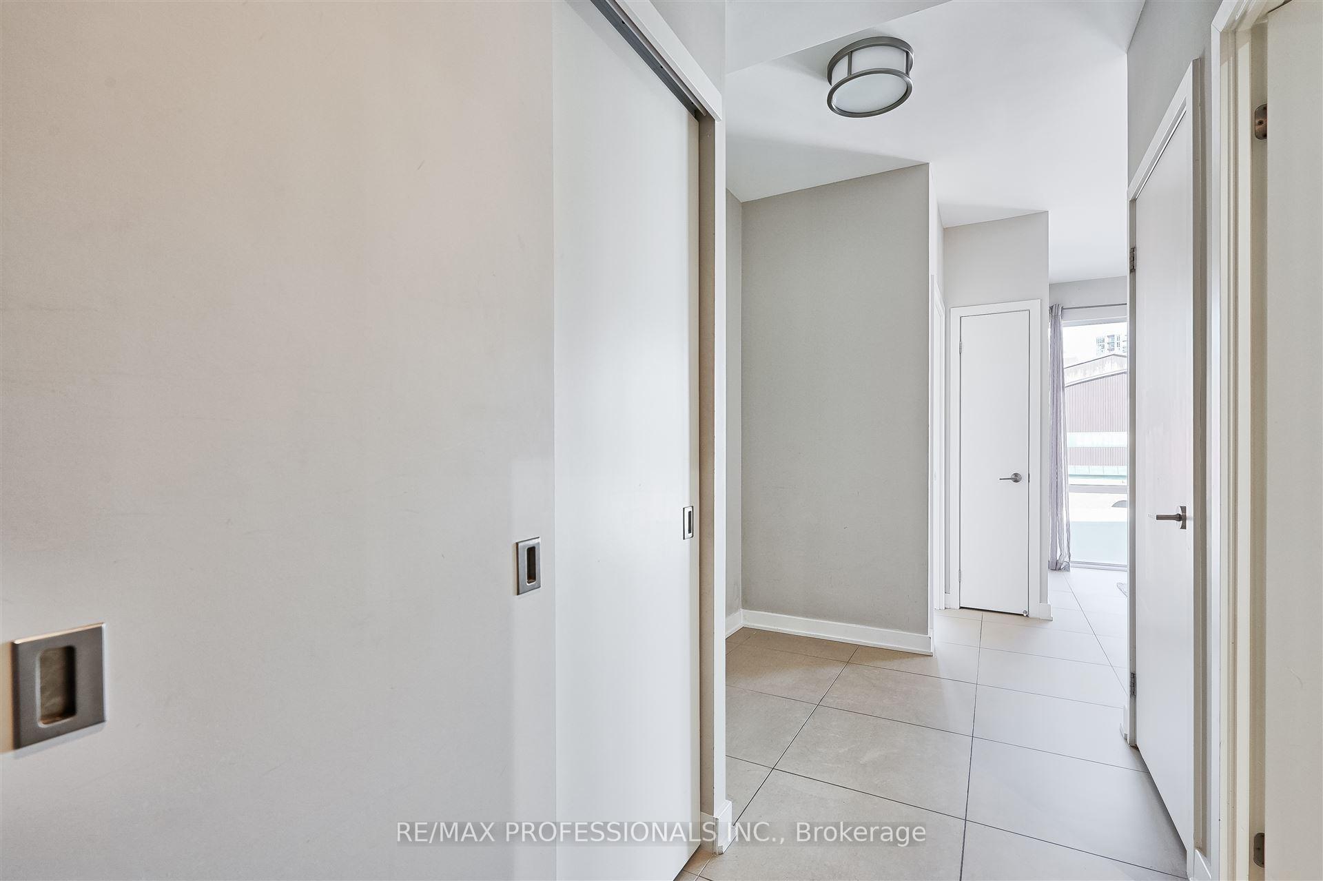 2 Bedrooms Condo at 3 Market, Toronto For sale