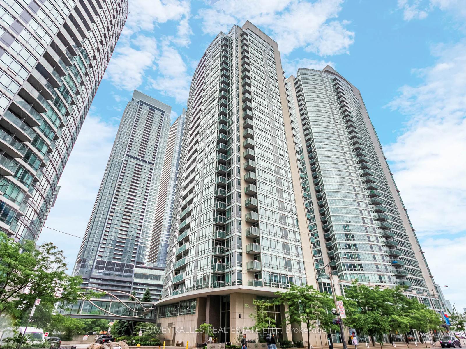 381 Front Street W 1810