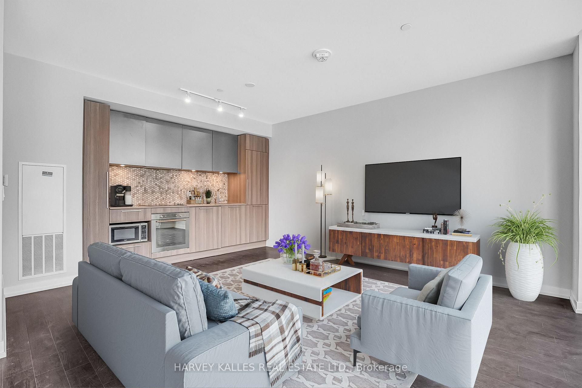 4 Bedrooms Condo at 85 Wood, Toronto For sale