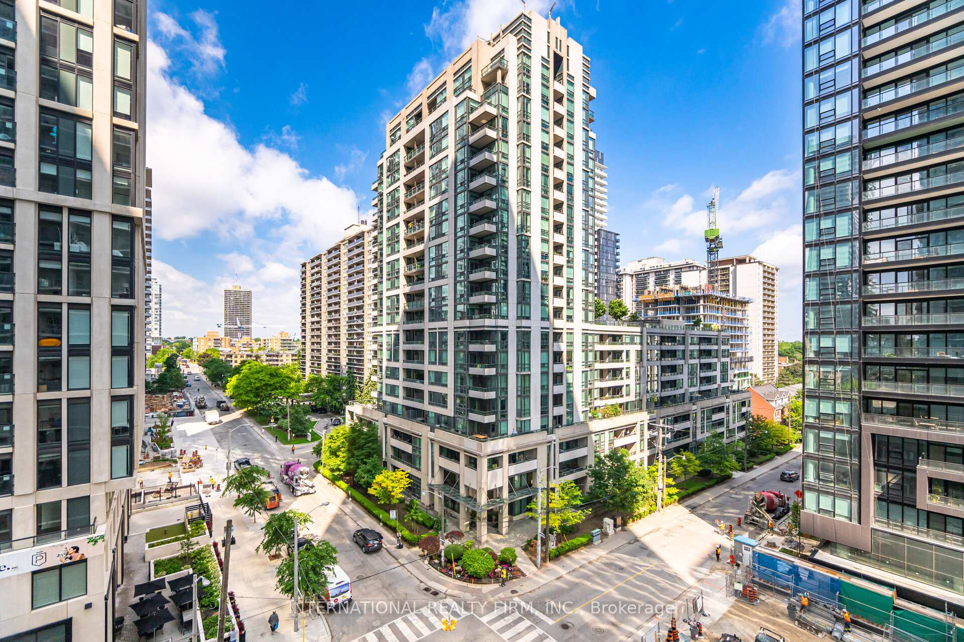 2 Bedrooms Condo at 99 Broadway, Toronto For sale