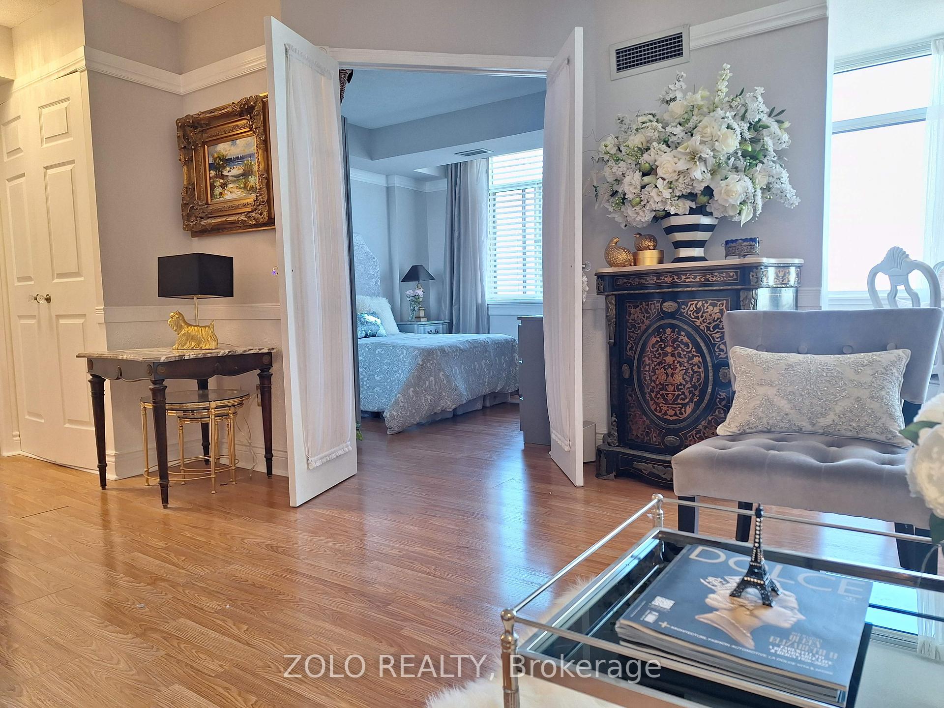 3 Bedrooms Condo at 300 Webb, Mississauga For sale
