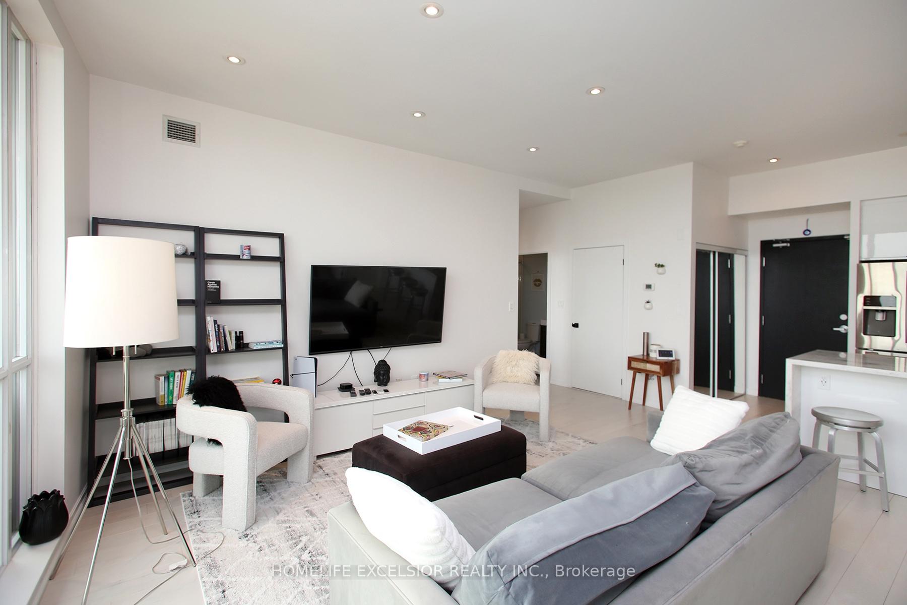 2 Bedrooms Condo at 70 Forest Manor, Toronto For sale