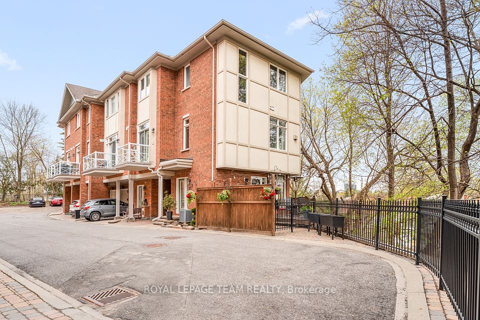 520 Queen Elizabeth