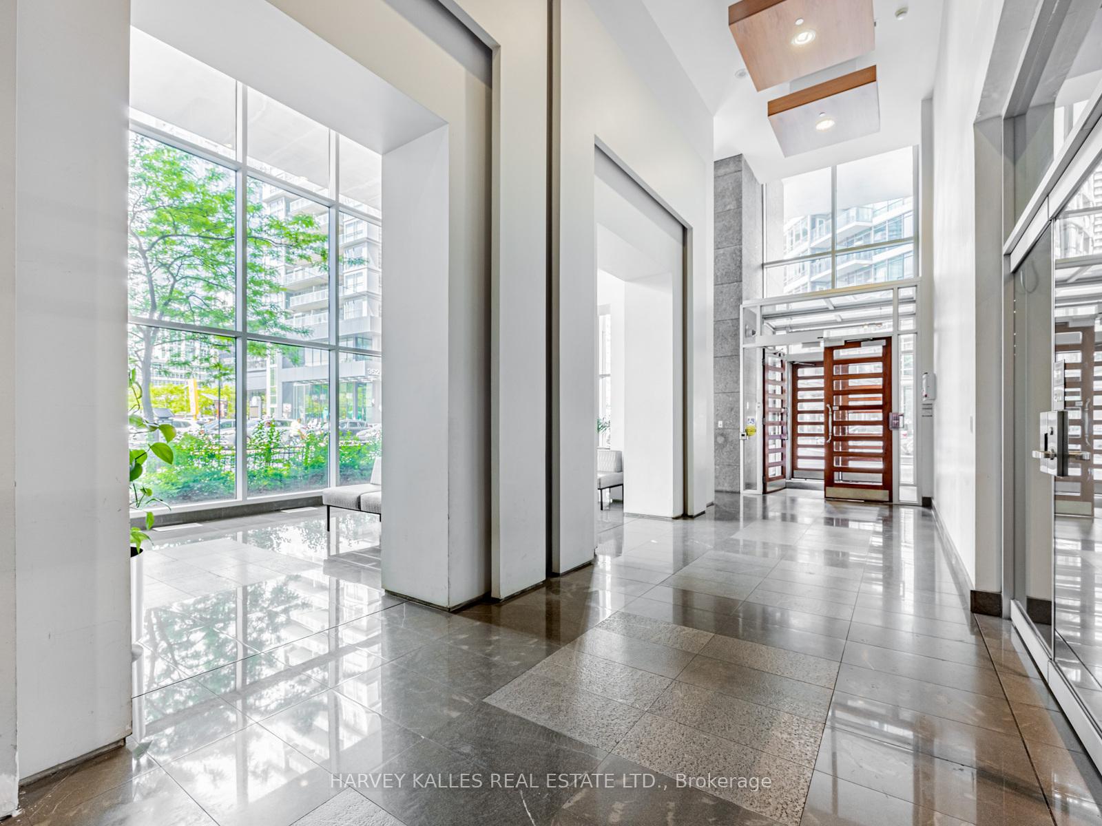 381 Front Street W 1810