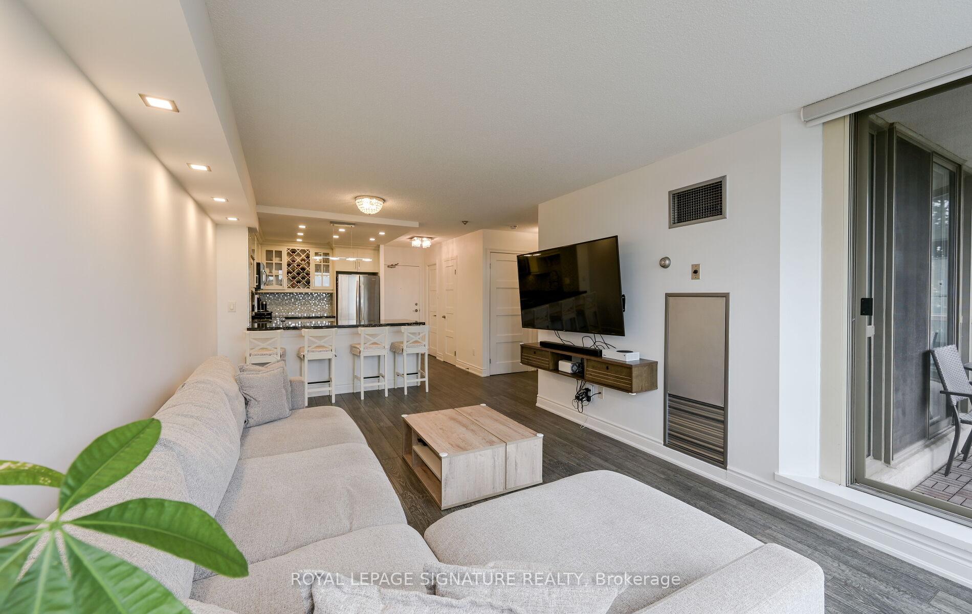 2 Bedrooms Condo at 75 King, Mississauga For sale