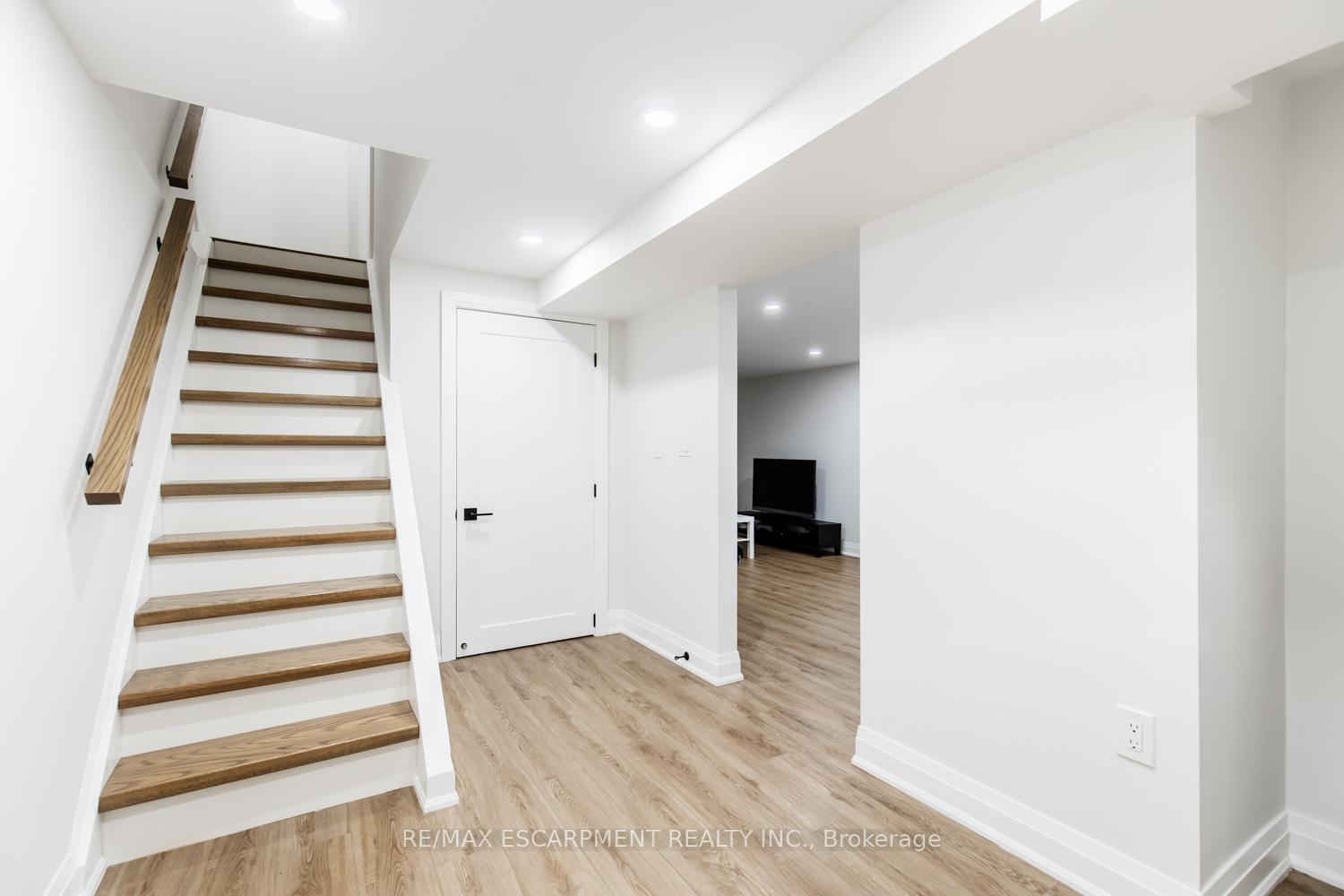 3 Bedrooms Condo at 150 Gateshead, Hamilton For sale