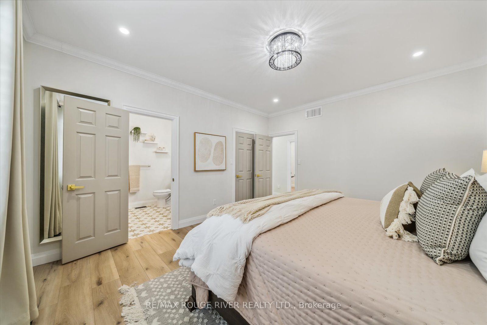 448 West Scugog Lane