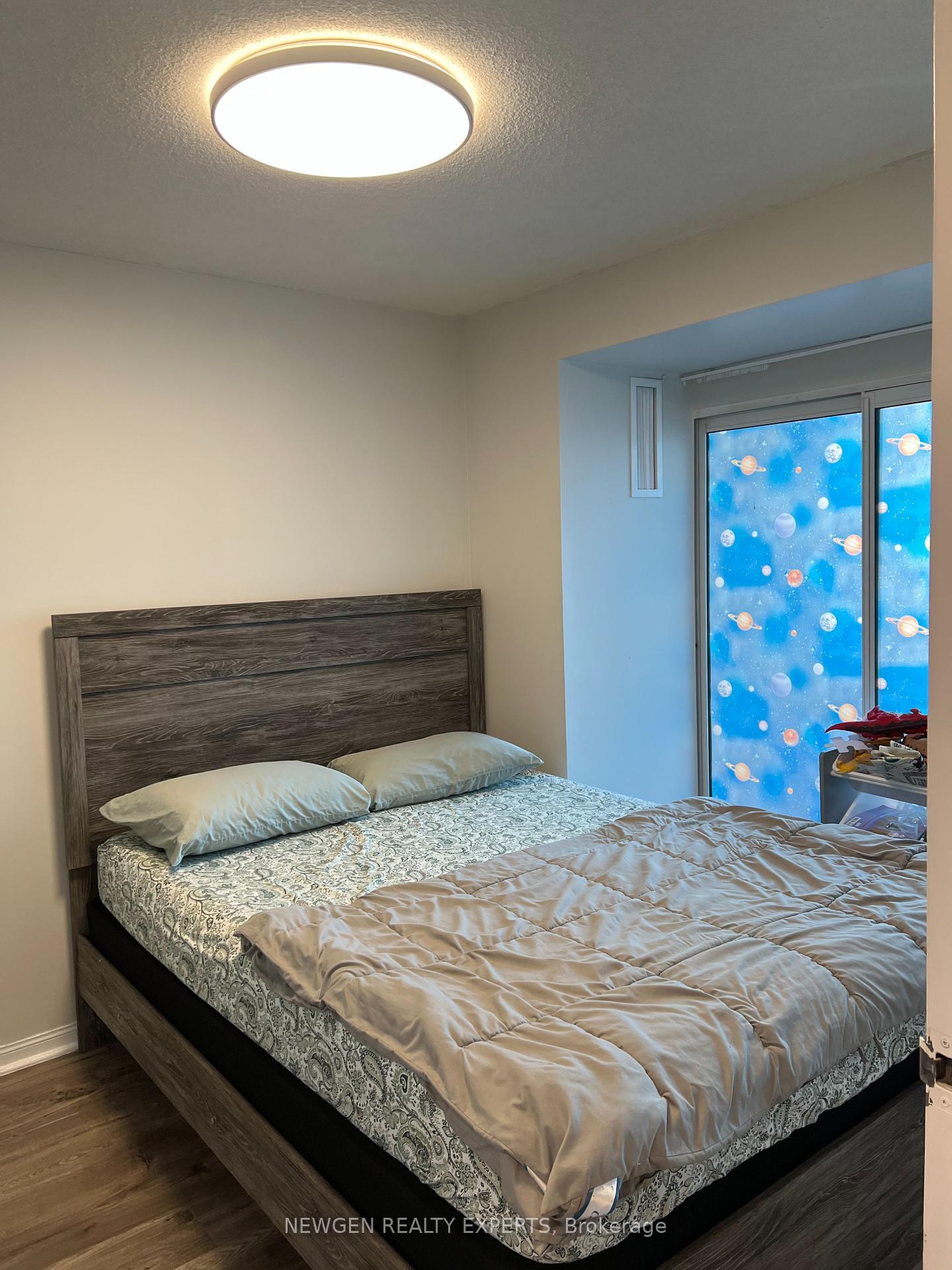 3 Bedrooms Condo at 550 Webb, Mississauga For sale