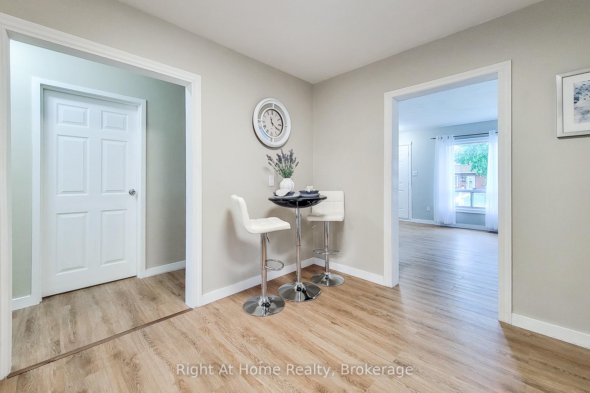 3 Bedrooms Condo at 8 Glenburn, Hamilton For sale