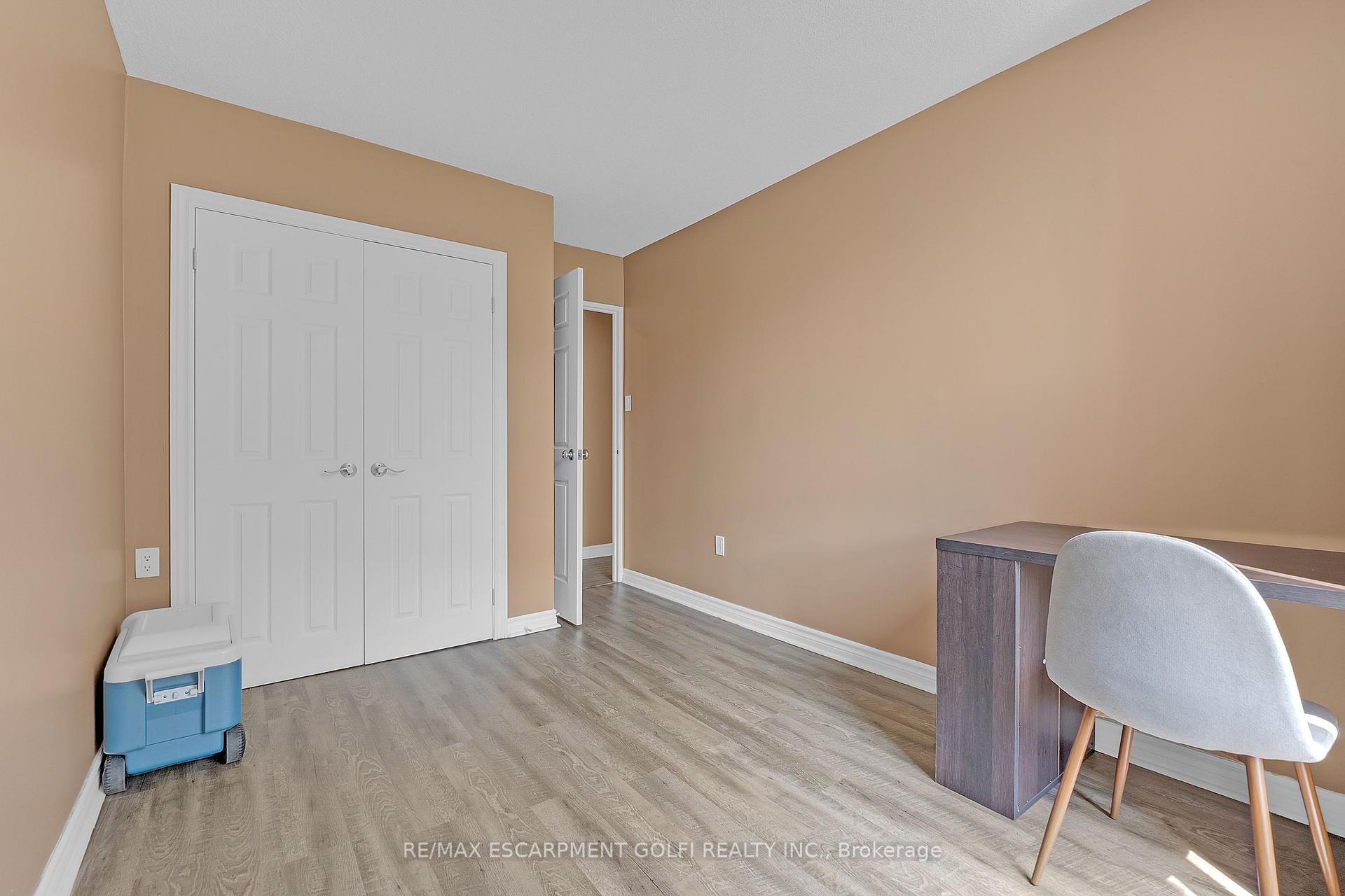 3 Bedrooms Condo at 1966 Main, Hamilton For sale