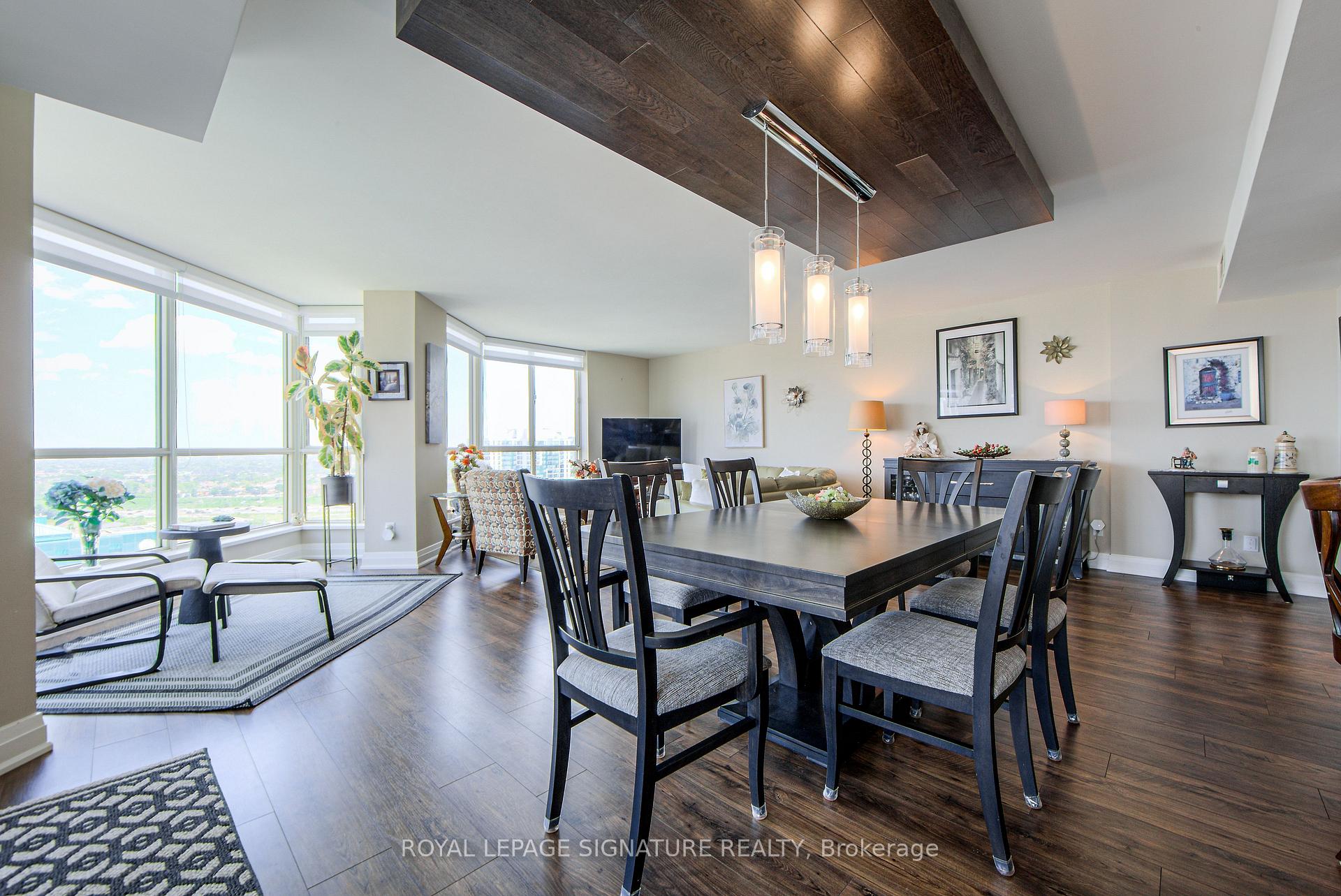 3 Bedrooms Condo at 55 Kingsbridge Garden, Mississauga For sale