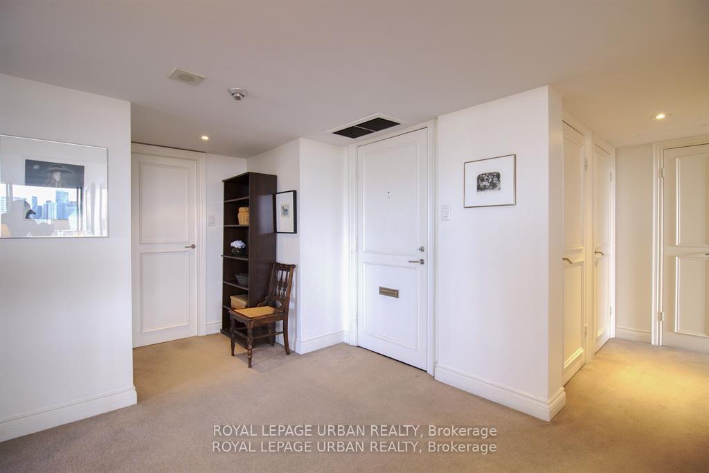 3 Bedrooms Co-op at 20 Avoca, Toronto For sale