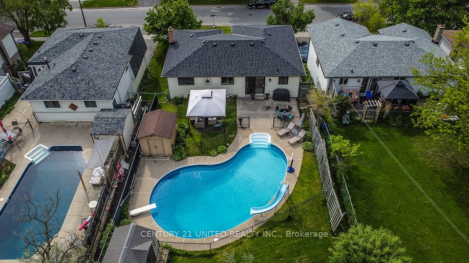 2046 Meadowview Road, Peterborough East, ON K9L 1S4