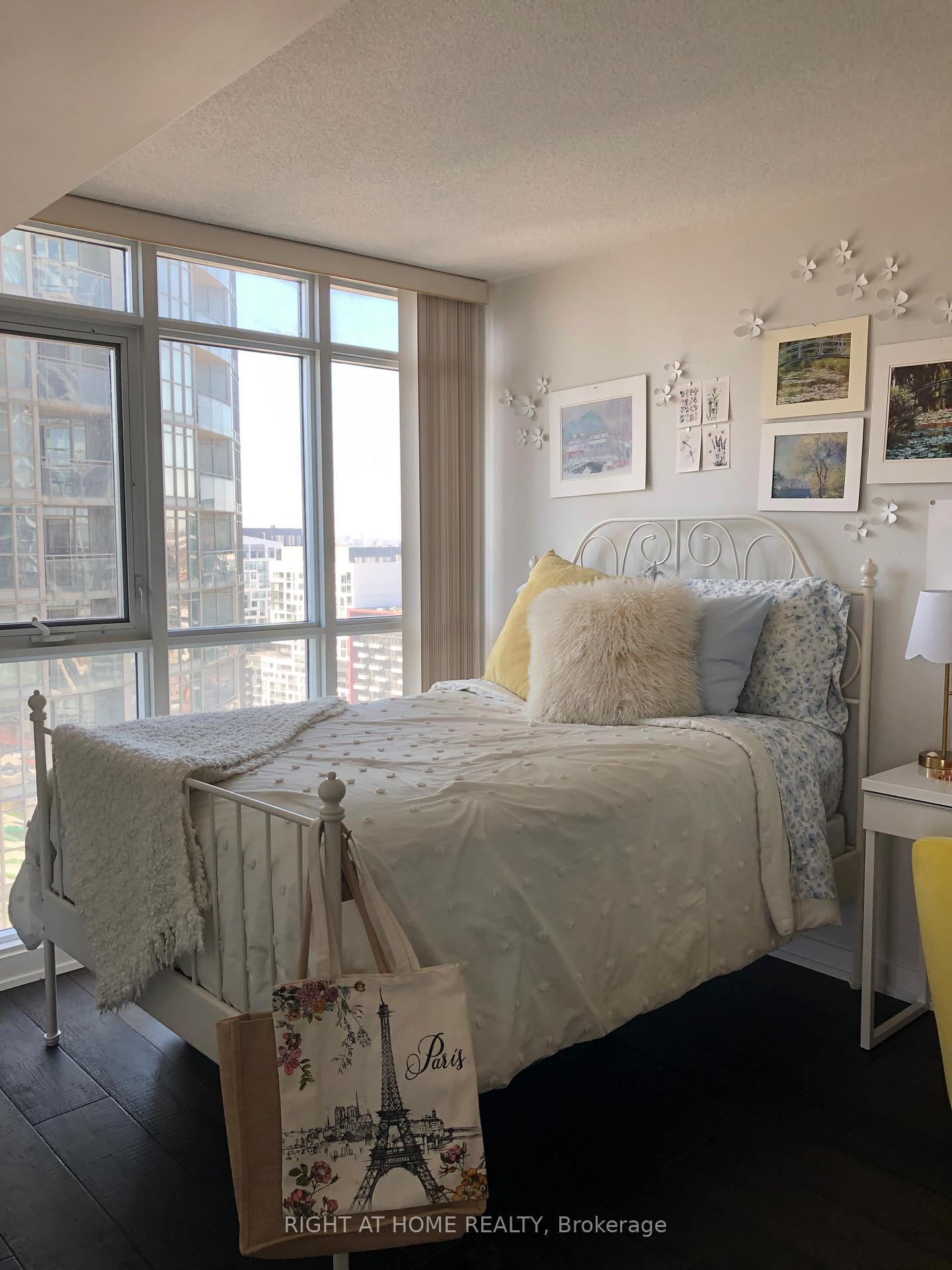 2 Bedrooms Condo at 15 Iceboat,  Toronto For sale