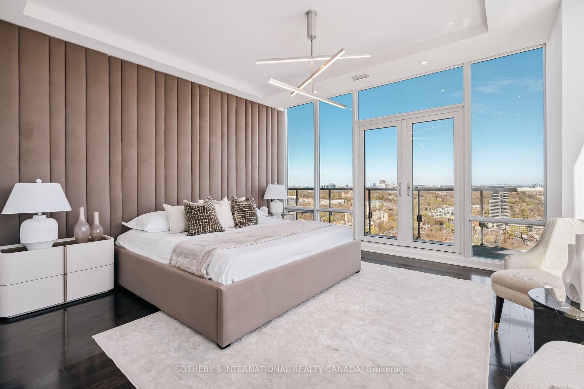 3 Bedrooms Condo at 1 Bedford, Toronto For sale