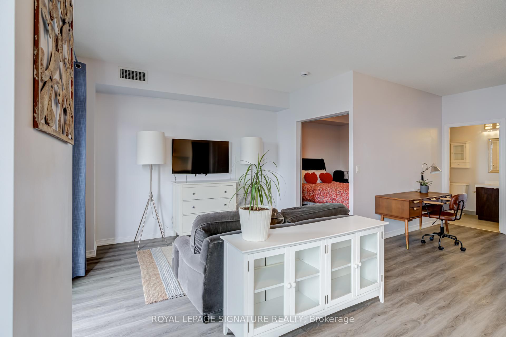 1 Bedroom Condo at 352 Front, Toronto For sale