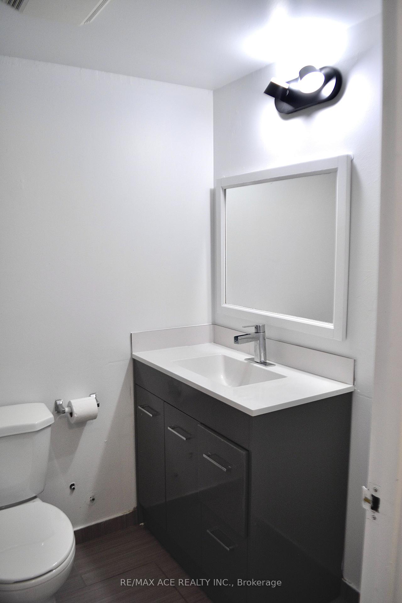 3 Bedrooms Condo at 330 Mccowan, Toronto For sale