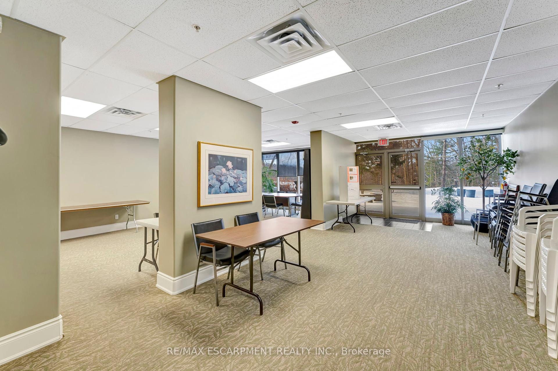 2 Bedrooms Condo at 1770 Main,  Hamilton For sale