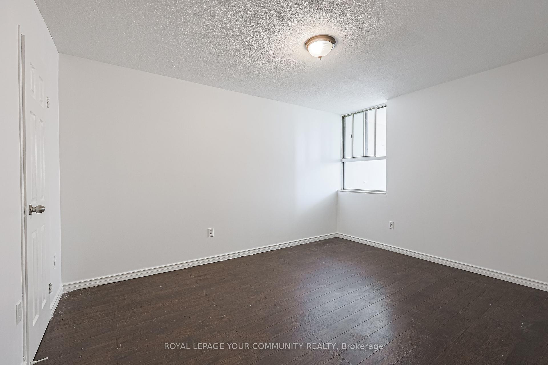2 Bedrooms Condo at 10 Tobermory, Toronto For sale