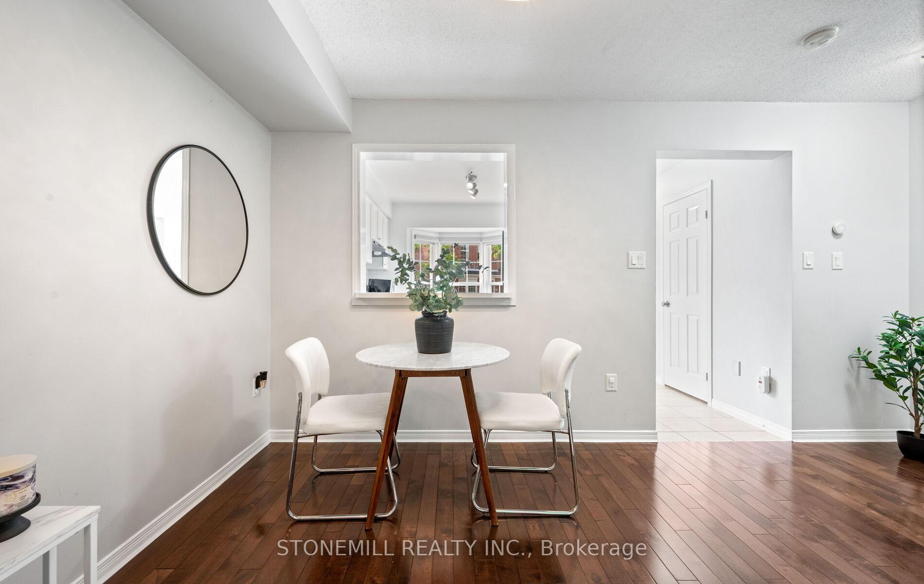 2 Bedrooms Condo at 4200 Kilmer, Burlington For sale