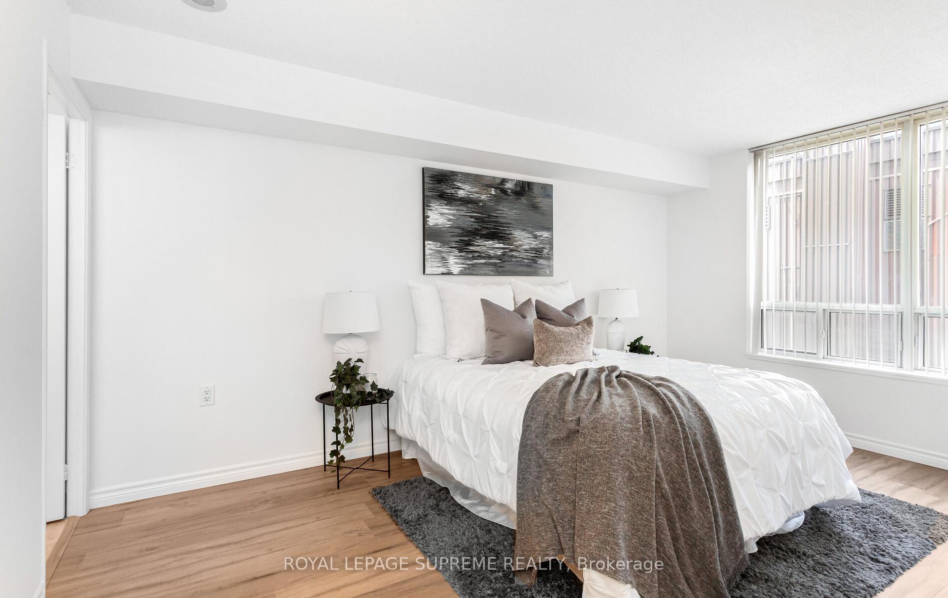 2 Bedrooms Condo at 35 Finch, Toronto For sale