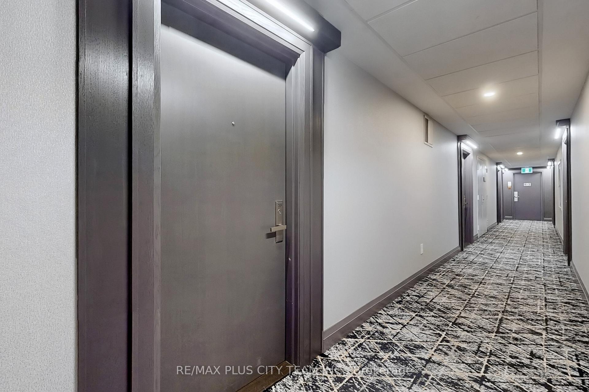 4 Bedrooms Condo at 35 Ormskirk, Toronto For sale