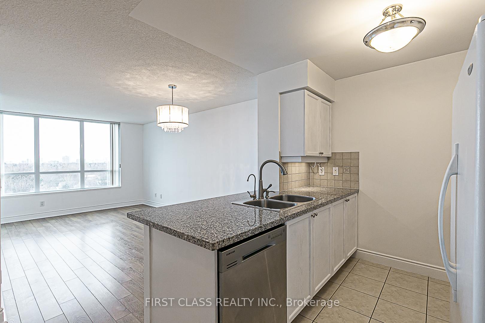 2 Bedrooms Condo at 15 Greenview,  Toronto For sale