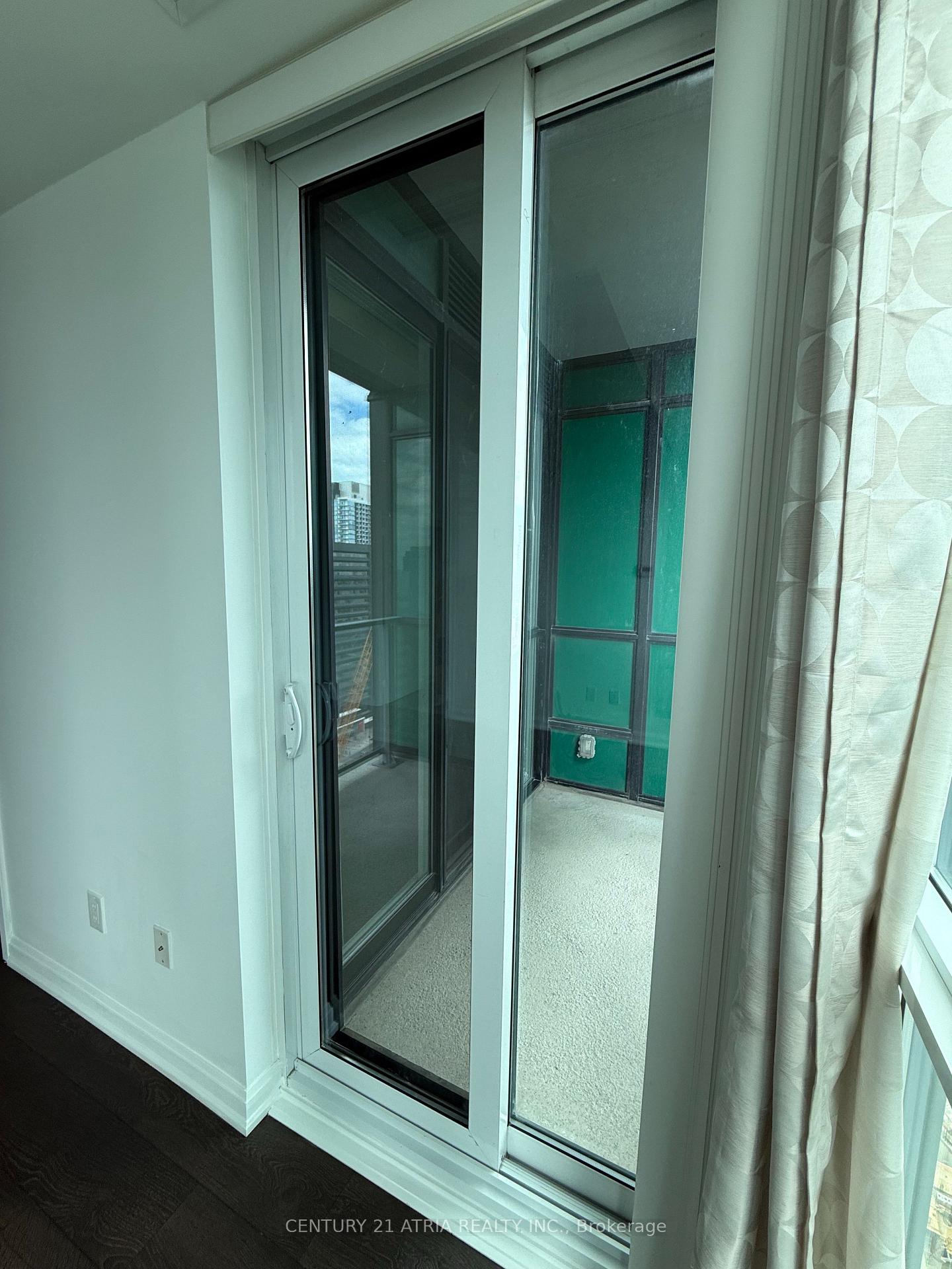 2 Bedrooms Condo at 11 Bogert, Toronto For sale