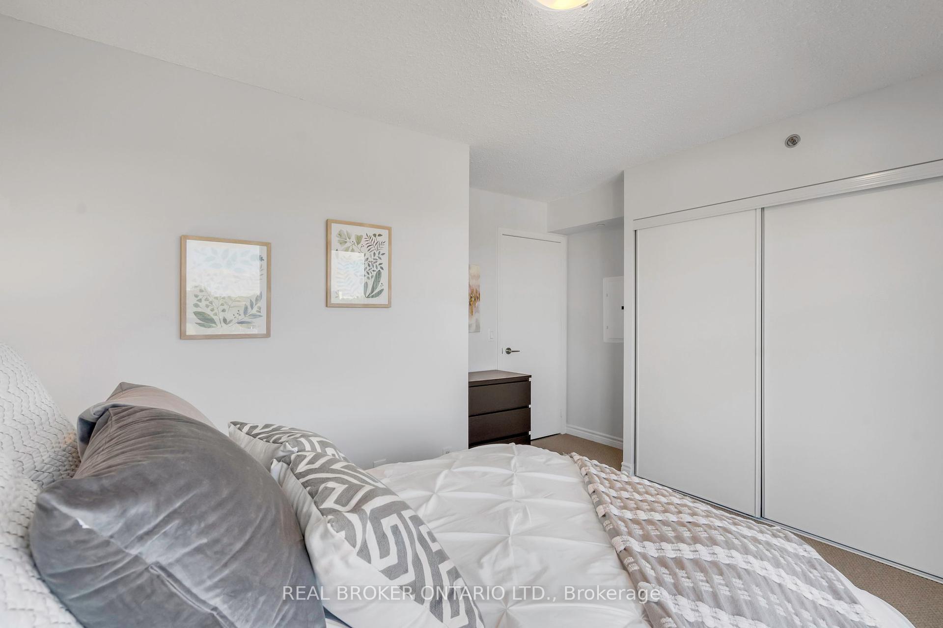1 Bedroom Condo at 35 Saranac, Toronto For sale