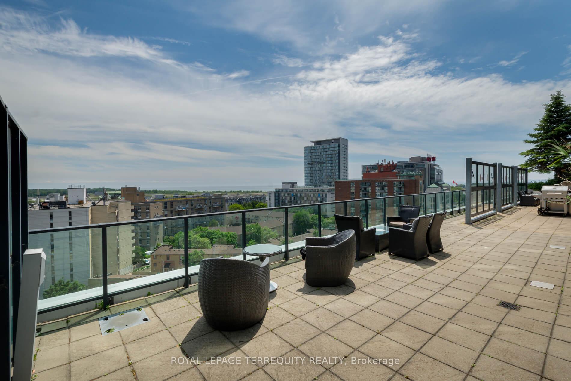 2 Bedrooms Condo at 600 Fleet, Toronto For sale