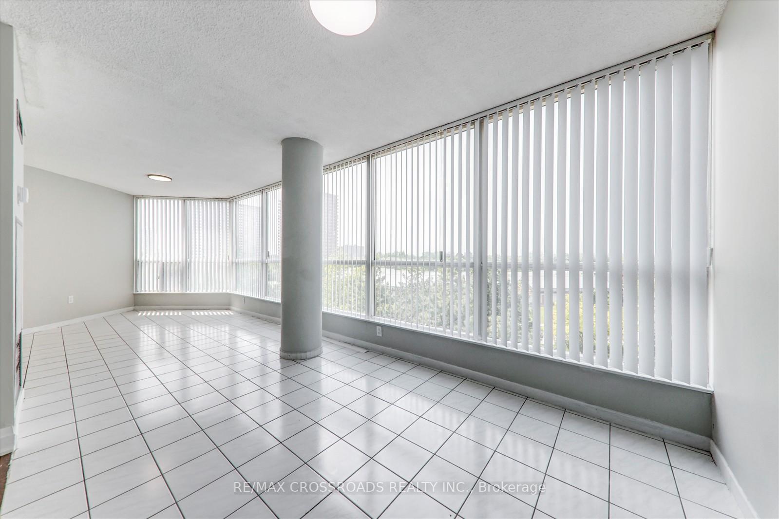 2 Bedrooms Condo at 1 Rowntree, Toronto For sale