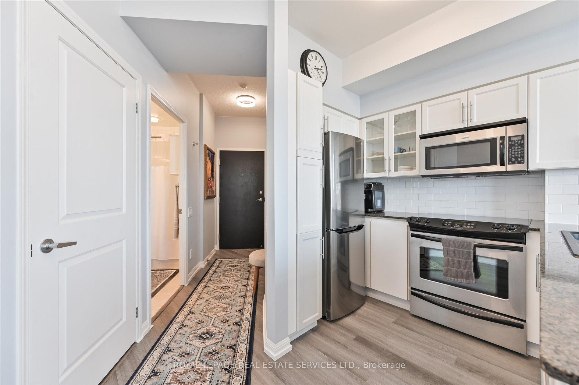 1 Bedroom Condo at 15 Windermere,  Toronto For sale