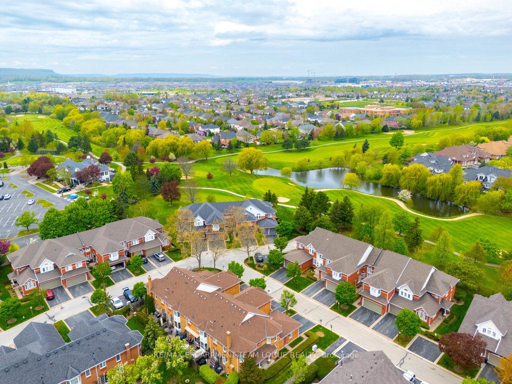 4 Bedrooms Condo at 2145 Country Club, Burlington For sale