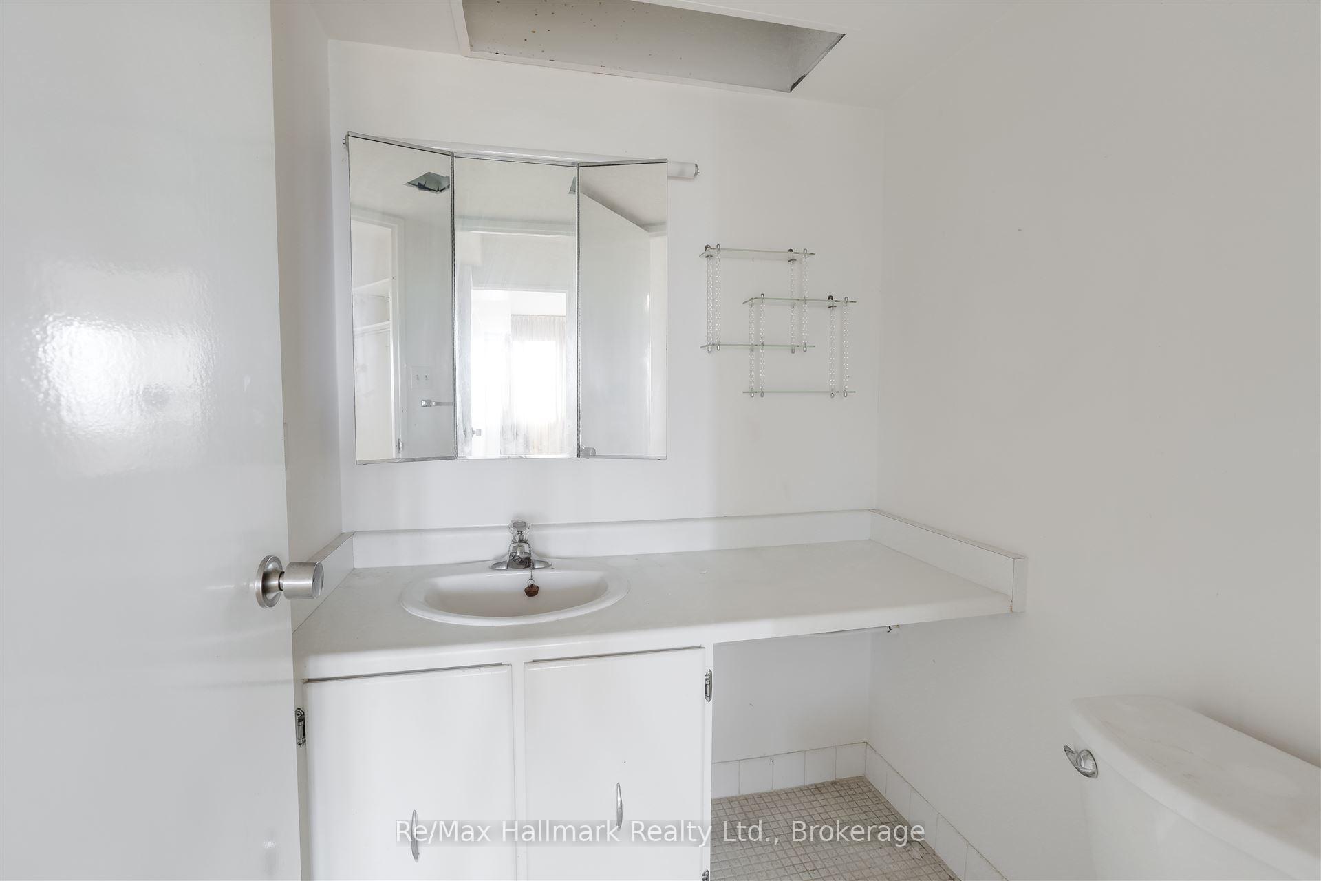 2 Bedrooms Condo at 1580 Mississauga Valley,  Mississauga For sale