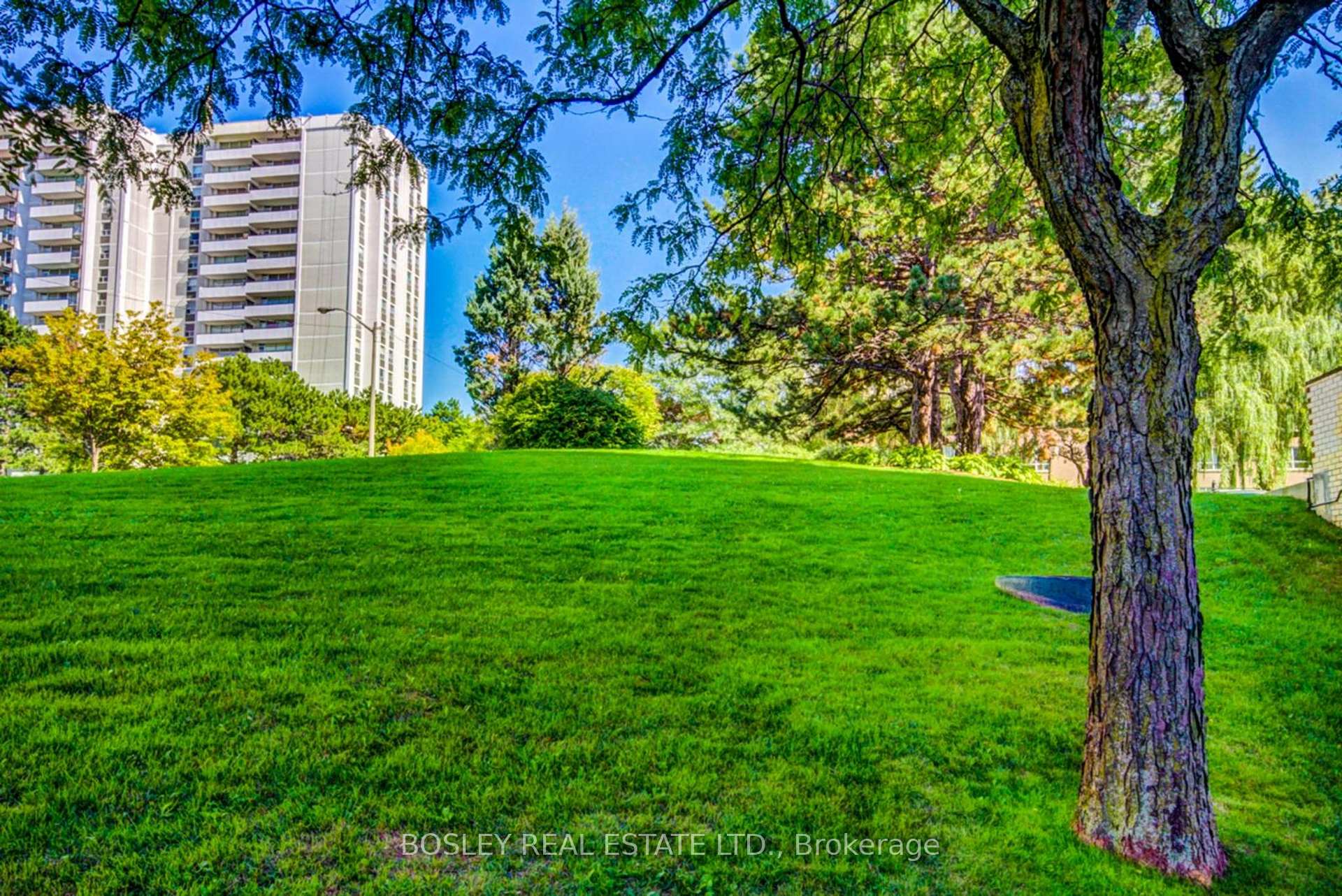 2 Bedrooms Condo at 10 Parkway Forest, Toronto For sale