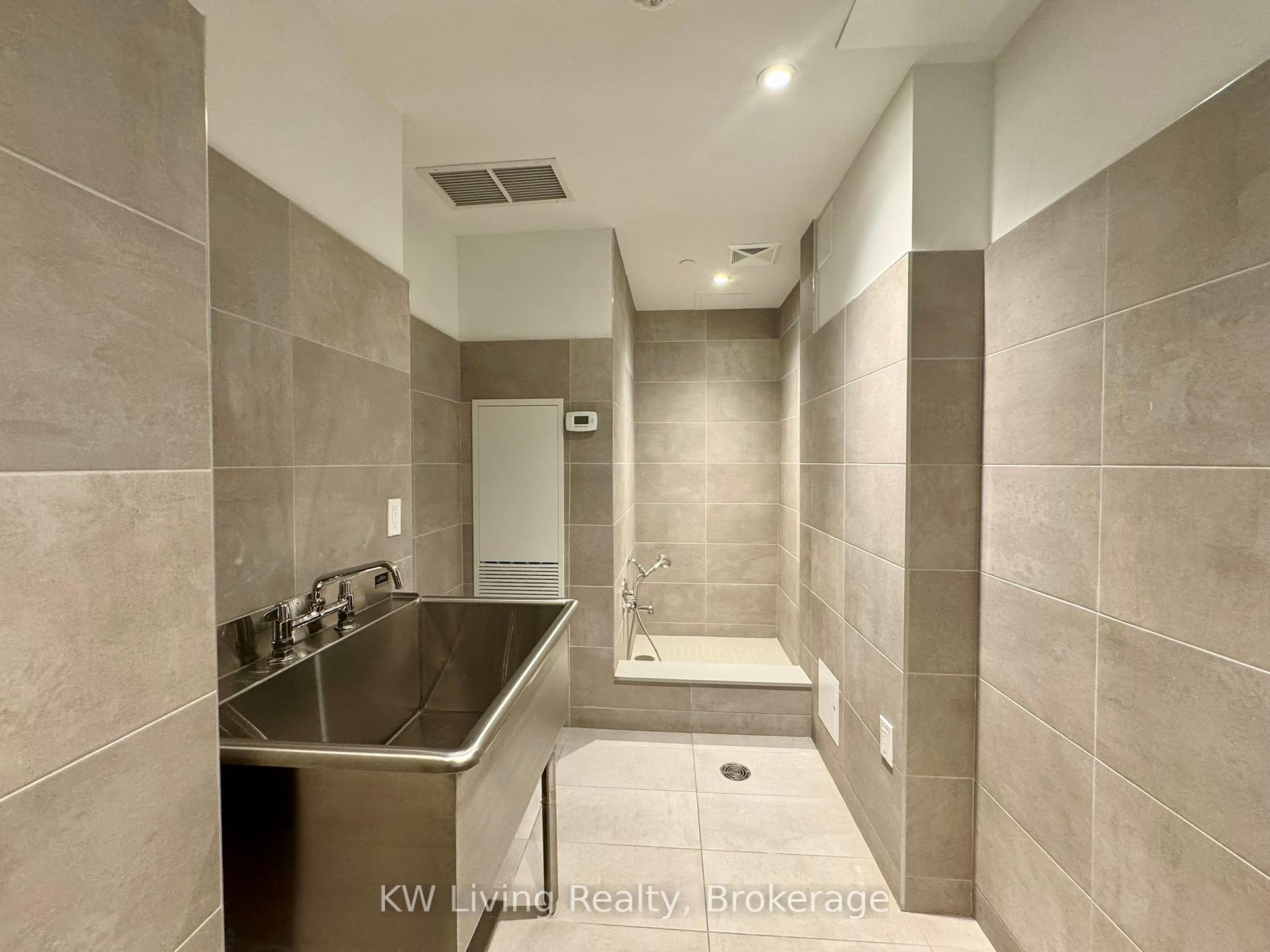 2 Bedrooms Condo at 158 Front,  Toronto For sale