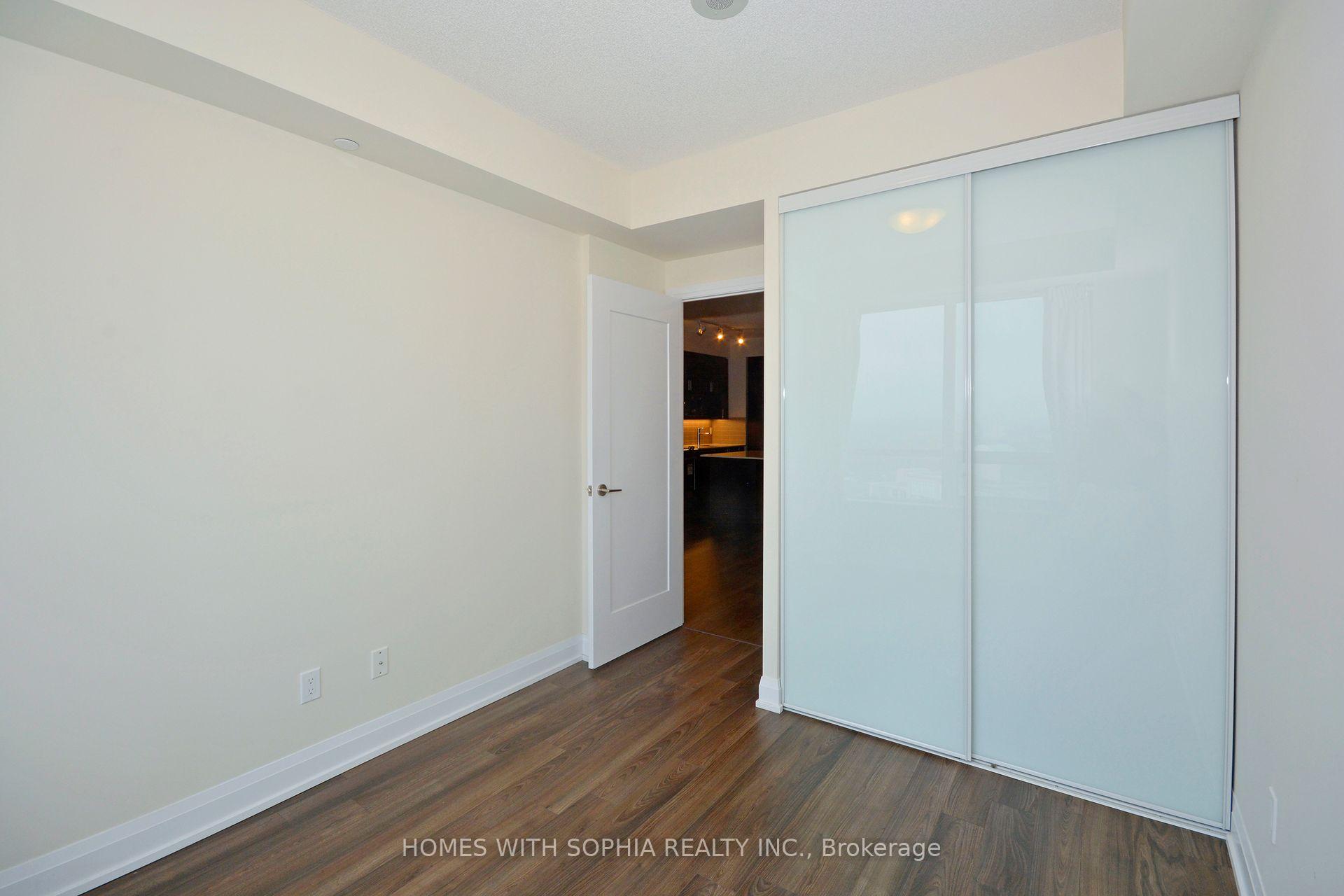 2 Bedrooms Condo at 18 Graydon Hall, Toronto For sale