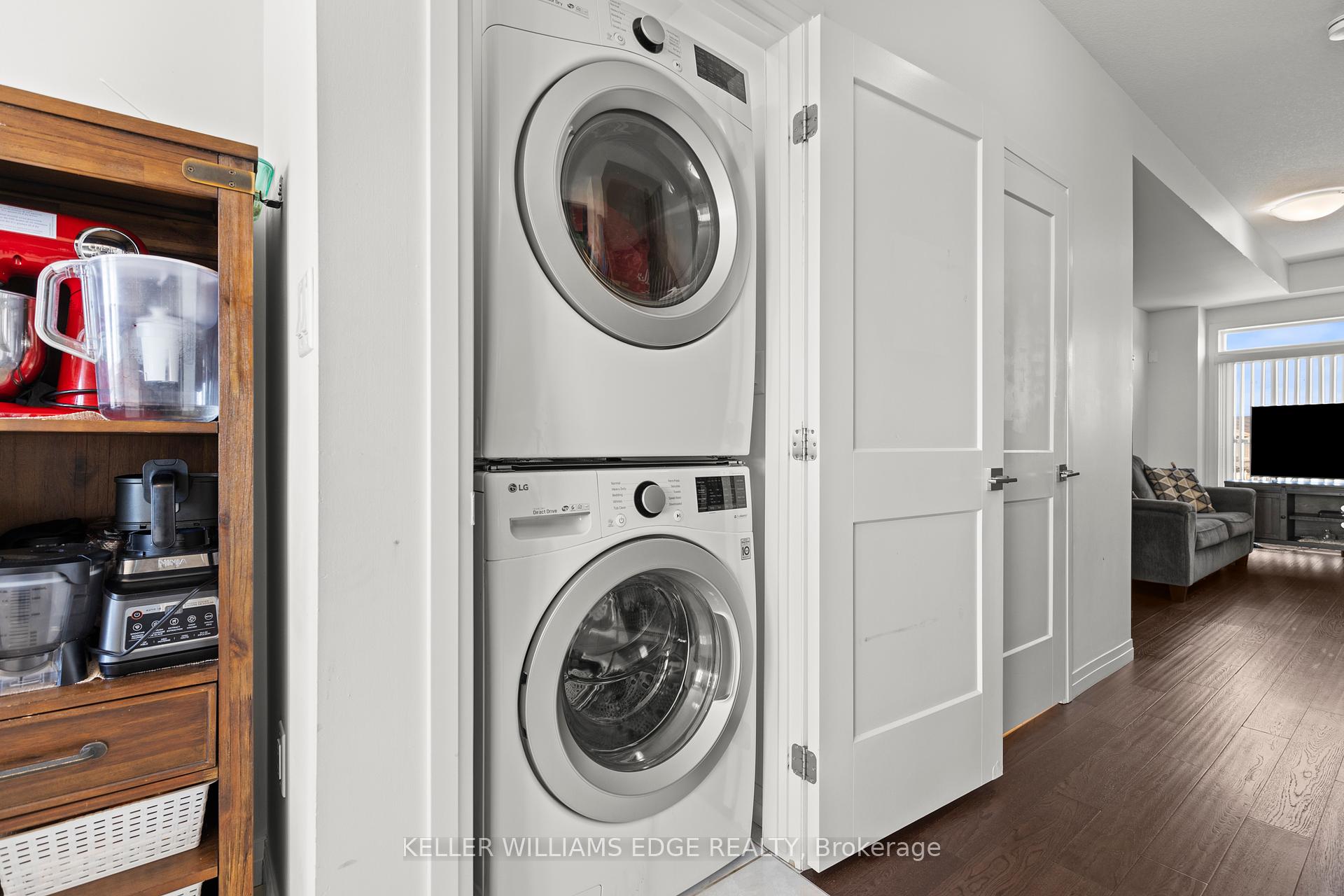 3 Bedrooms Condo at 30 Time Square, Hamilton For sale