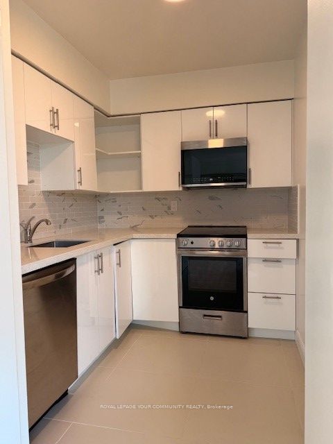 1055 Bay Street, #210
