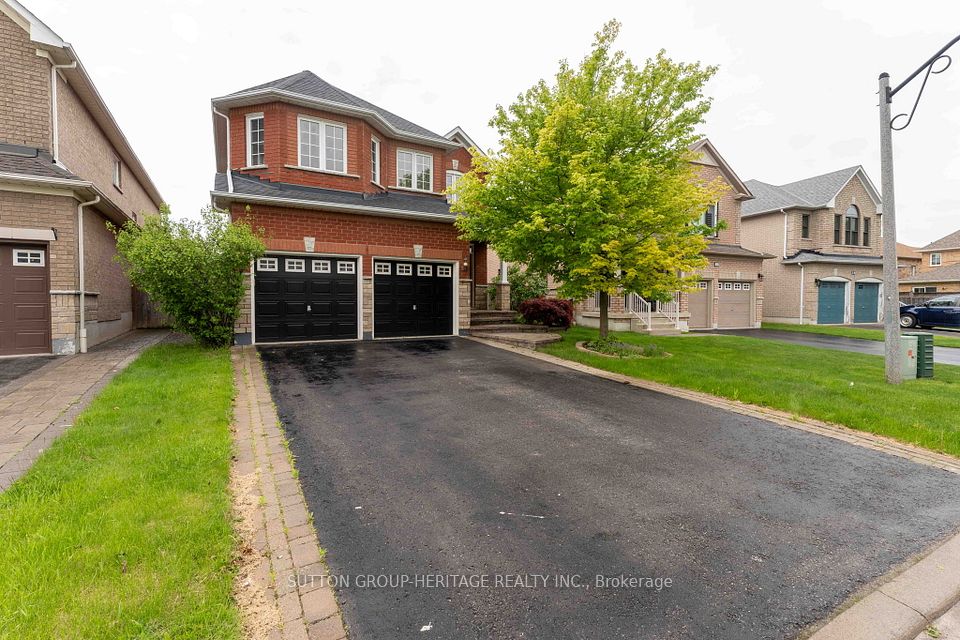 34 Ball Crescent, Whitby, ON L1P 1W6