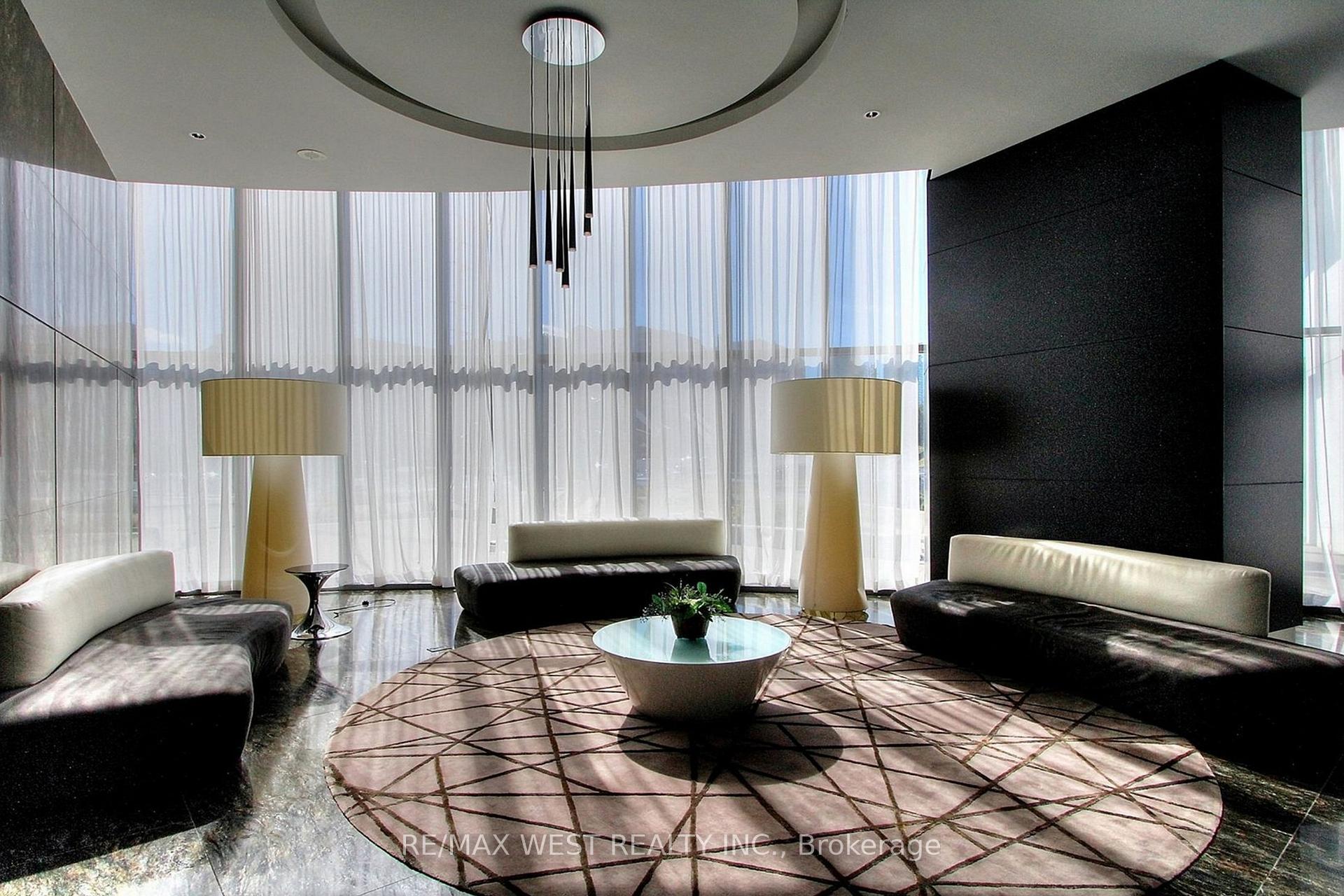 2 Bedrooms Condo at 80 Absolute, Mississauga For sale