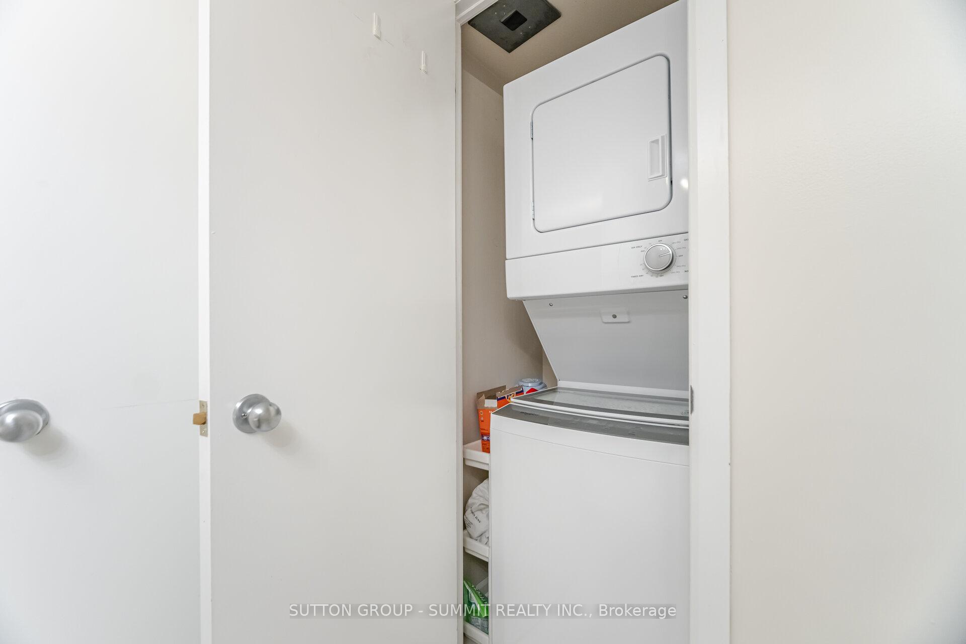 2 Bedrooms Condo at 8 Park, Toronto For sale